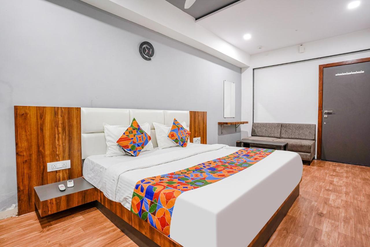 Fabhotel The Valentine - Udhna Road Surat Exterior photo