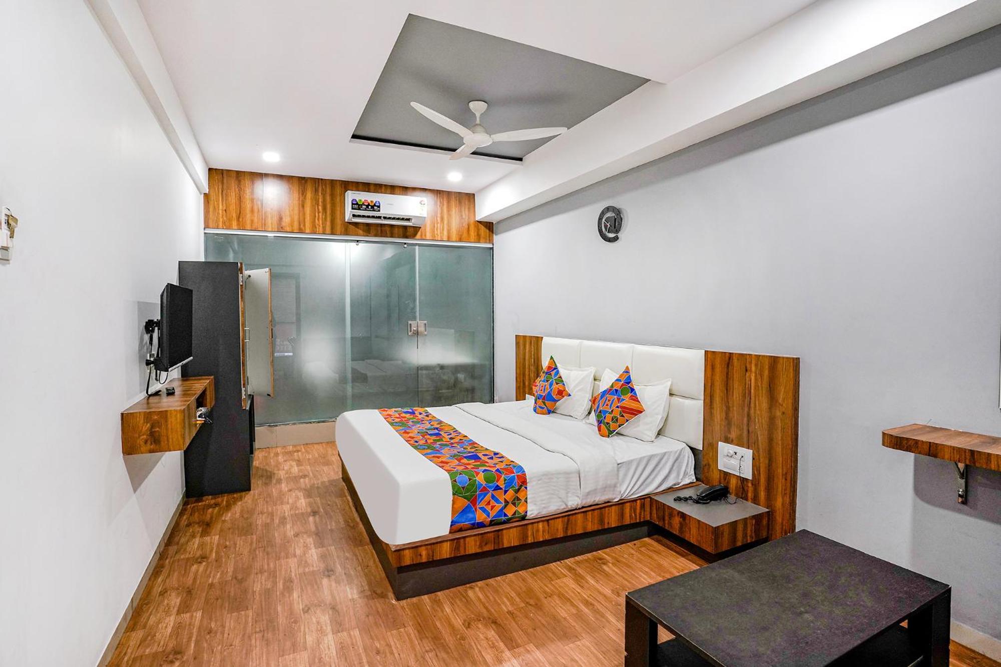 Fabhotel The Valentine - Udhna Road Surat Exterior photo